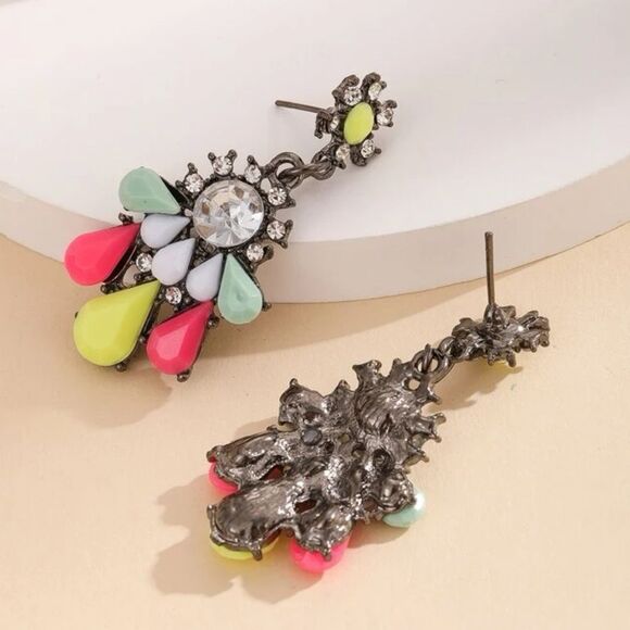 Rhinestone Chandelier Style Water Drop Coral Pastel Daisy Statement Earrings - Picture 2 of 5